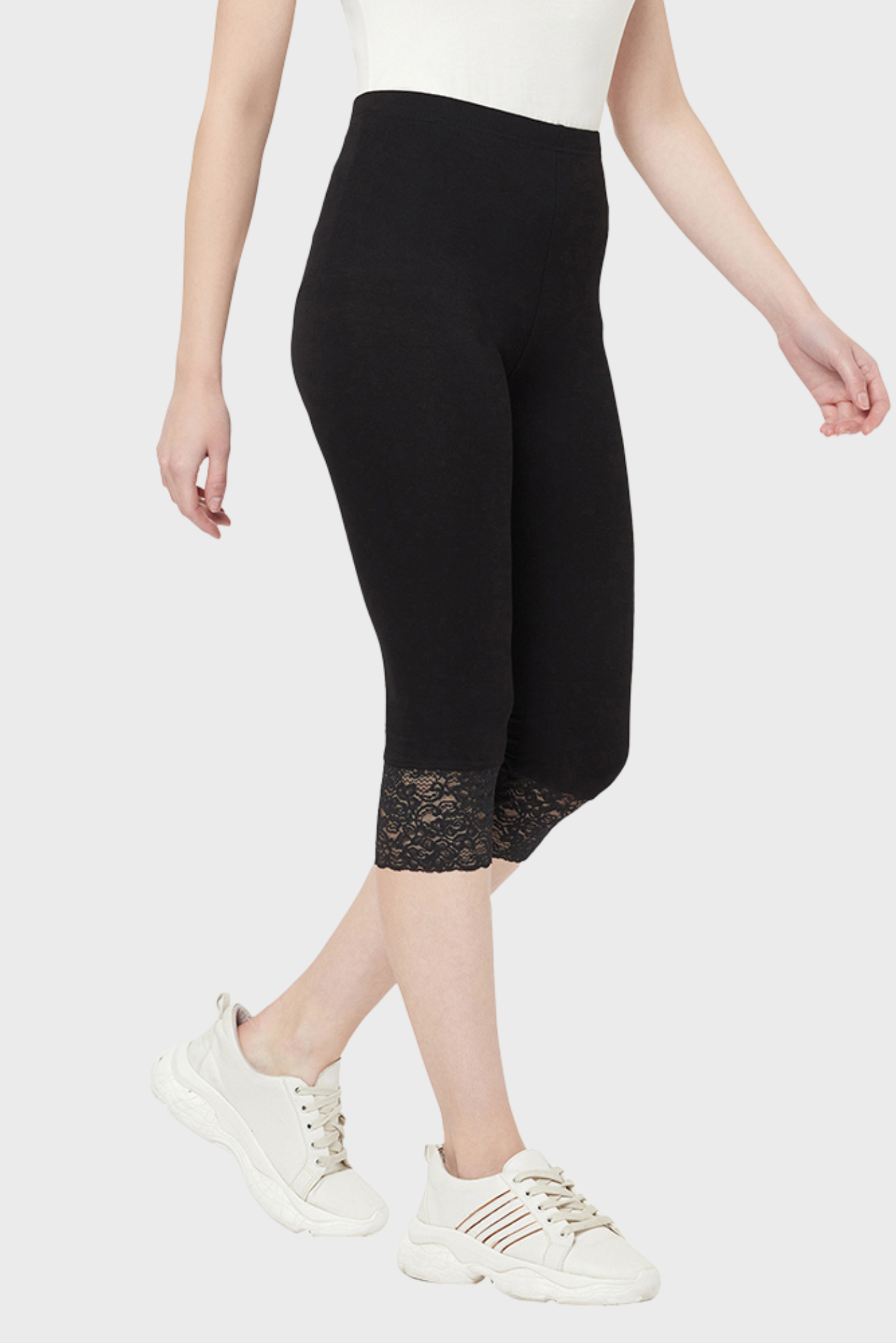 LE ESPRESSO Women's Viscose/Spandex 3/4th Lace Capri - 4004